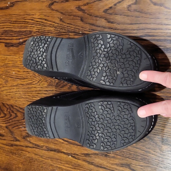 Dansko Black XP 2.0 Black Waterproof Pull Up Professional Work Clogs, Size 35 - Picture 9 of 12